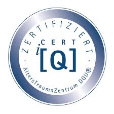 Rundes Siegel mit Text und blauem Rahmen für die Zertifizierung AltersTraumaZentrum der Deutschen Gesellschaft für Unfallchirurgie DGU Rundes Siegel mit Text und blauem Rahmen für die Zertifizierung AltersTraumaZentrum der Deutschen Gesellschaft für Unfallchirurgie DGU