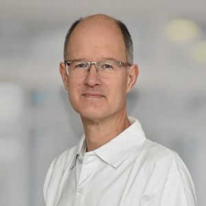 Portraitfoto Per-Olof Dickhaut, Oberarzt, Schwerpunkt Kardioanästhesie, Klinik für Anästhesiologie und Operative Intensivmedizin, Albertinen Krankenhaus, Hamburg Portraitfoto Per-Olof Dickhaut, Oberarzt, Schwerpunkt Kardioanästhesie, Klinik für Anästhesiologie und Operative Intensivmedizin, Albertinen Krankenhaus, Hamburg