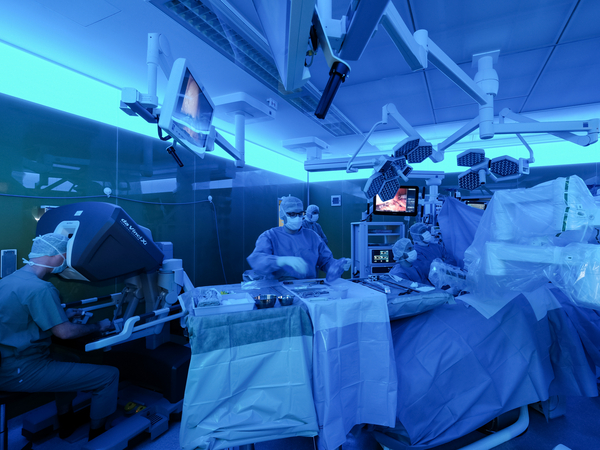Operationssaal mit Operationssystem da Vinci, Albertinen Zentrum für roboterassistiertes Operieren, Albertinen Krankenhaus, Hamburg