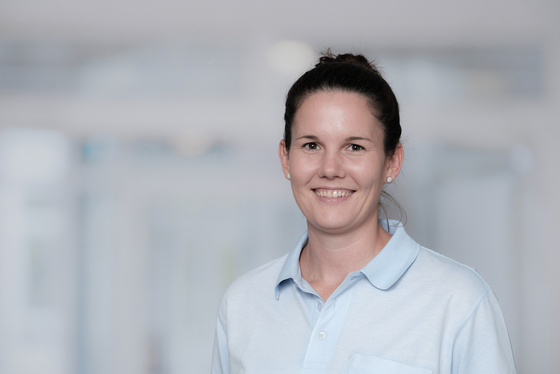 Portraitfoto Sabine Bösl, Zentrumsleiterin Interdisziplinäres Therapiezentrum im Albertinen Krankenhaus in Hamburg Portraitfoto Sabine Bösl, Zentrumsleiterin Interdisziplinäres Therapiezentrum im Albertinen Krankenhaus in Hamburg