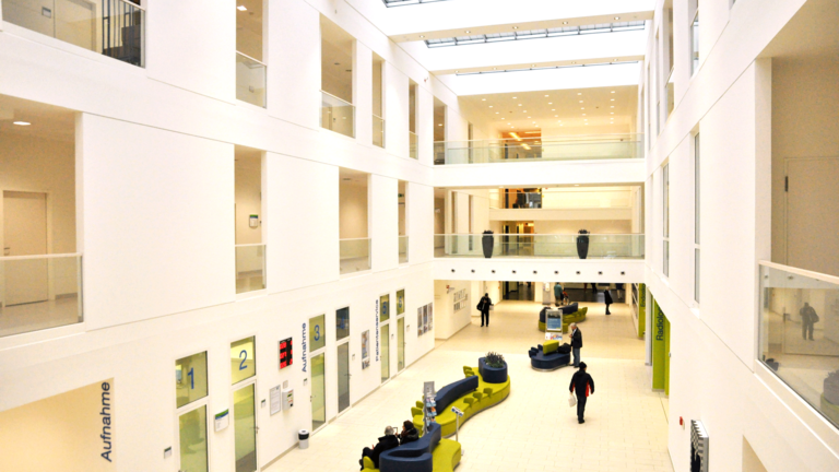 Aufnahme in der Eingangshalle - Albertinen Krankenhaus Hamburg Aufnahme in der Eingangshalle - Albertinen Krankenhaus Hamburg