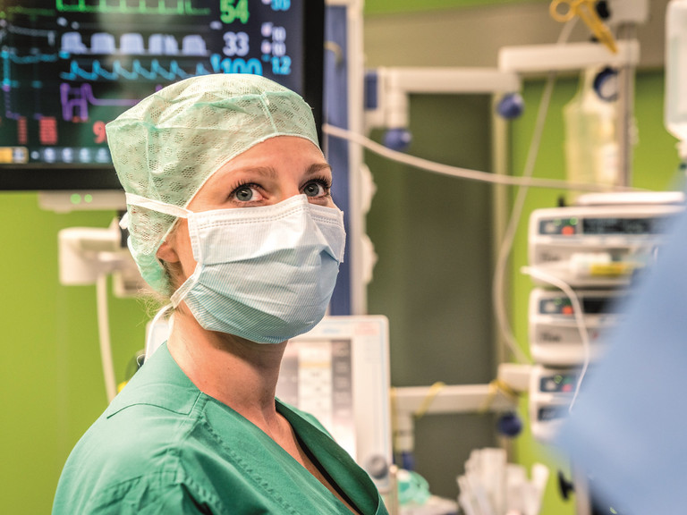 Ärztin im OP - Anästhesiologie & Intensivmedizin - Albertinen Krankenhaus Hamburg