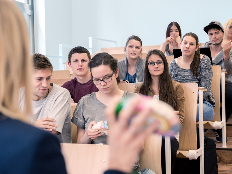 Studierende in einem Hörsaal Studierende in einem Hörsaal
