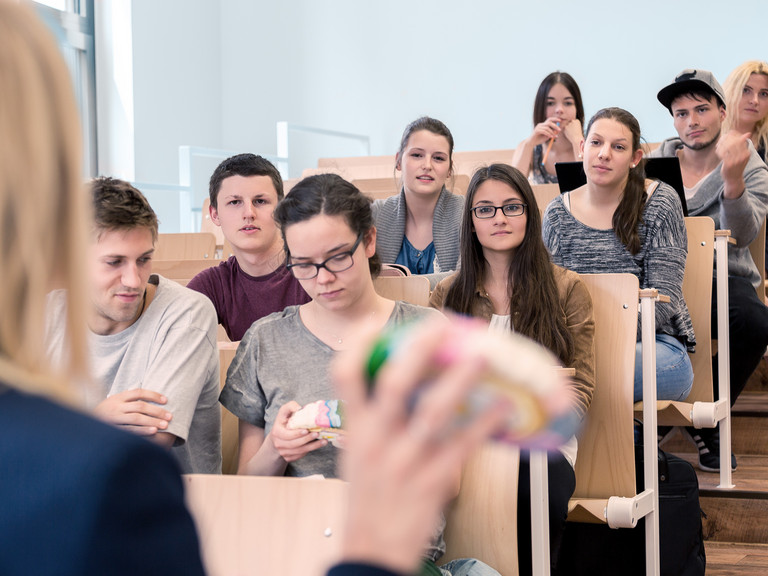 Studierende in einem Hörsaal Studierende in einem Hörsaal