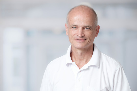Porträt Dr. med. Thies Daniels, Chefarzt der Klinik für Allgemein-, Viszeral- und Tumorchirurgie - Albertinen Krankenhaus - Standort Hamburg Porträt Dr. med. Thies Daniels, Chefarzt der Klinik für Allgemein-, Viszeral- und Tumorchirurgie - Albertinen Krankenhaus - Standort Hamburg