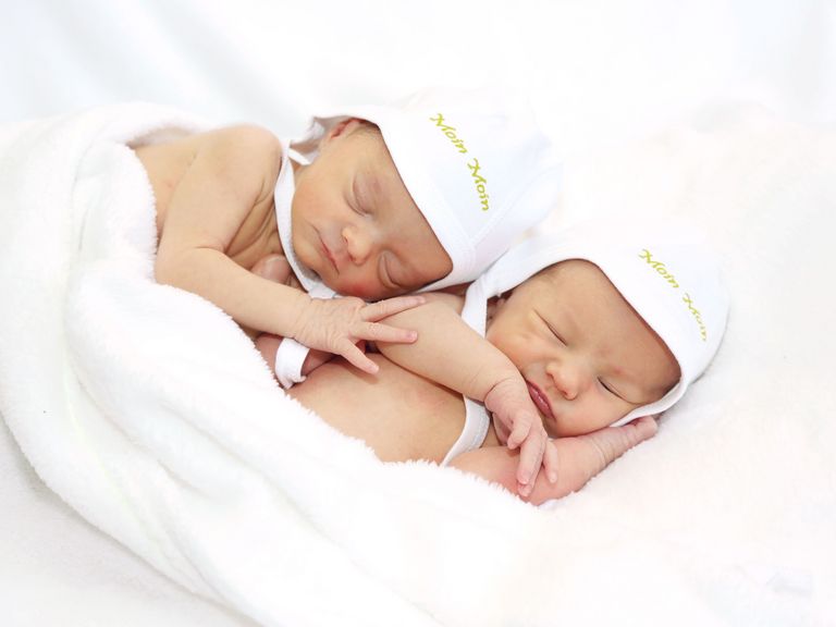 Albertinen Krankenhaus - Geburtenrekord im Albtinen Geburtszentrum in Hamburg Schnelsen. Zwillinge, die im Albertinen Krankenhaus auf die Welt gekommen sind.
