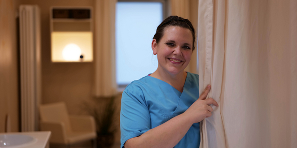 Hebamme im Kreißsaal - Albertinen Krankenhaus Berlin Hebamme im Kreißsaal - Albertinen Krankenhaus Berlin