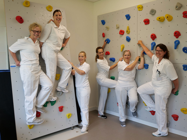 Geriatrie-Team an Kletterwand Geriatrie-Team an Kletterwand