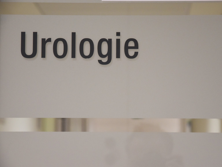 Bereichsschild Urologie und Uroonkologie, Zweitmeinung, Albertinen Zentrum für roboterassistiertes Operieren, Albertinen Krankenhaus, Hamburg Bereichsschild Urologie und Uroonkologie, Zweitmeinung, Albertinen Zentrum für roboterassistiertes Operieren, Albertinen Krankenhaus, Hamburg